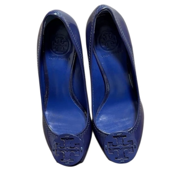 Tory Burch WOMENS PRE-OWNED 7M‎ BLUE PATENT Leather Peep Toe Wedges PUMP Heels - Picture 1 of 13